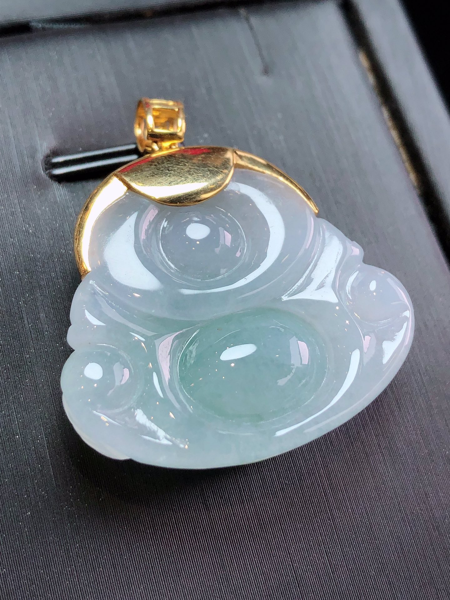 笑眯眯的翡翠佛公(图1)