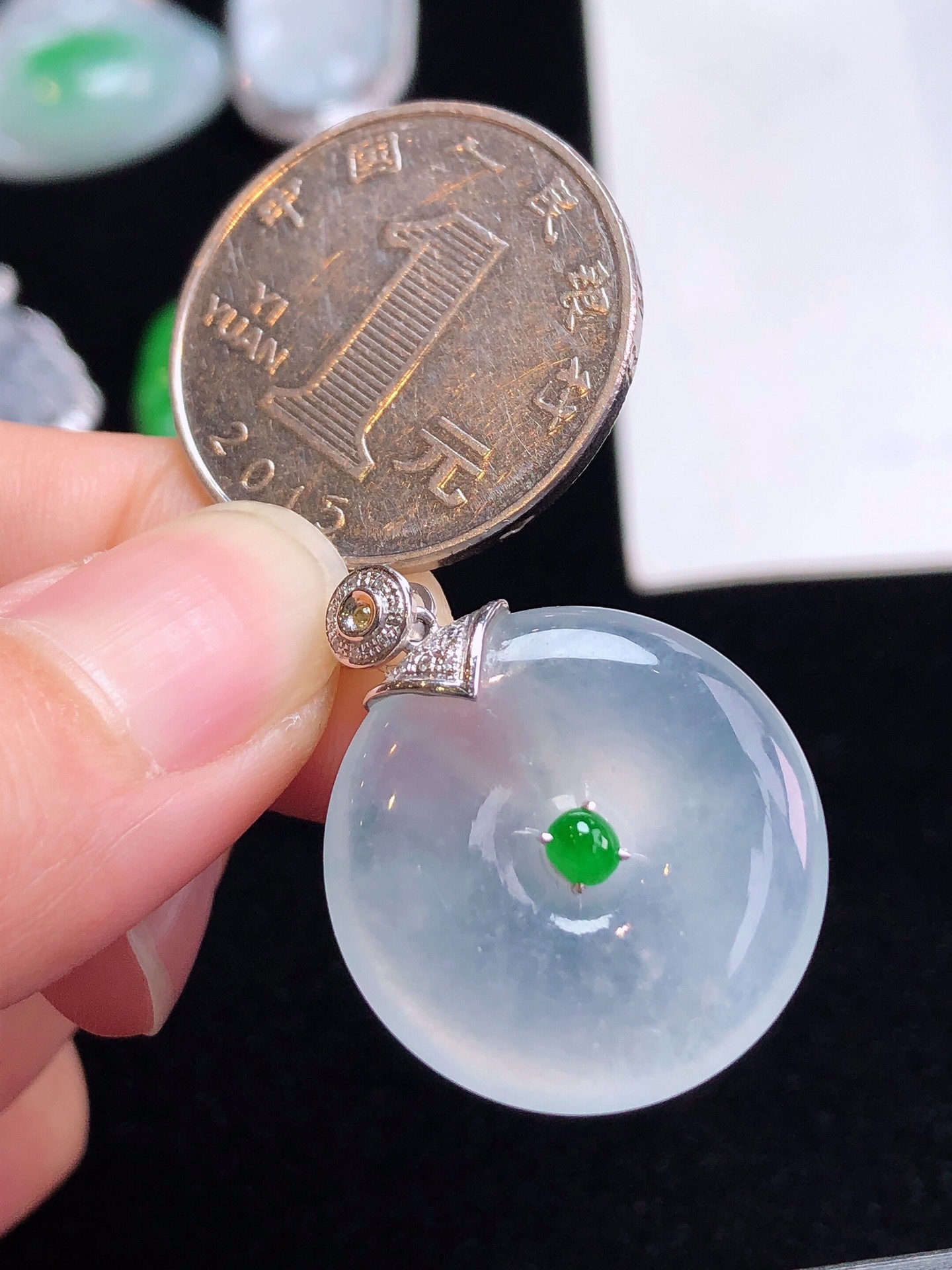 必备的翡翠单品—冰种平安扣(图6)